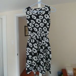 NEW - black & white flower dress